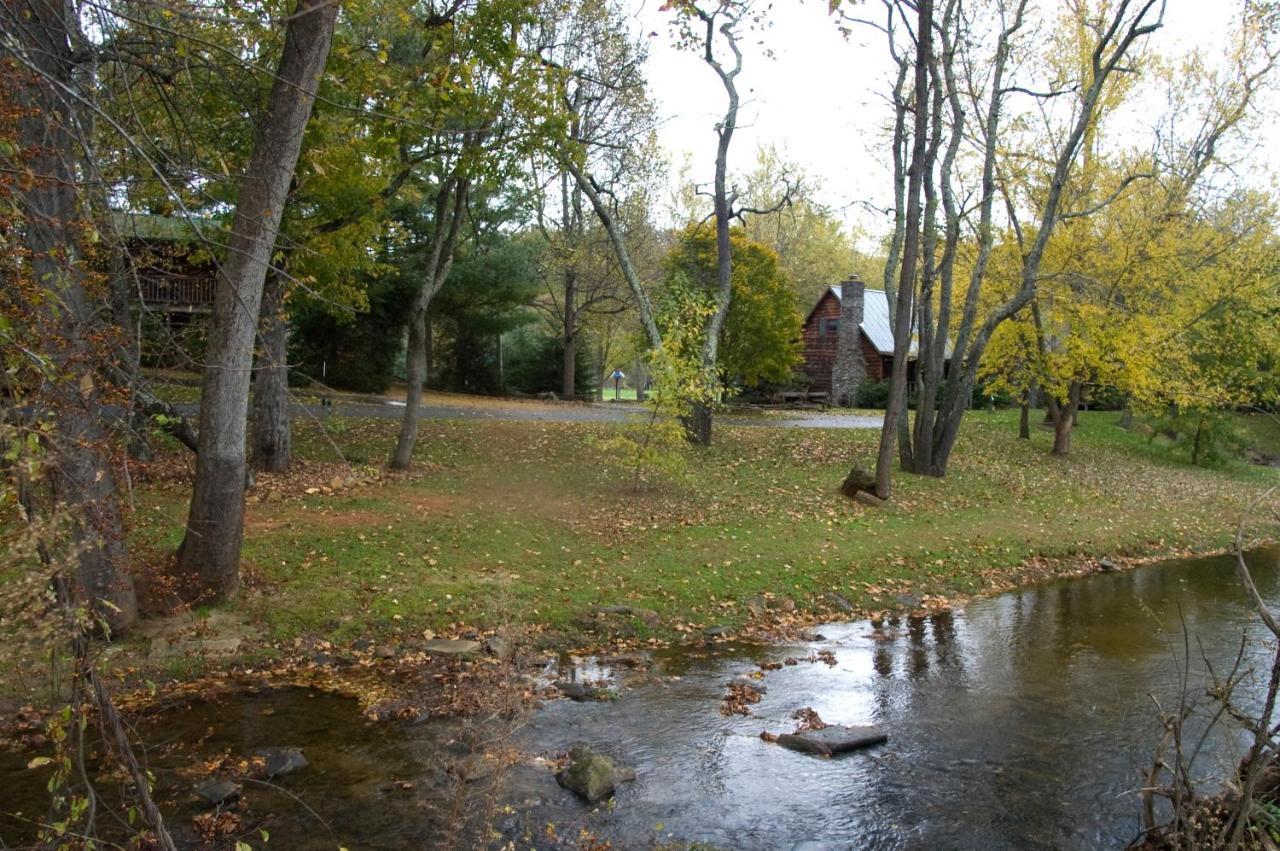 Mountain Springs Cabins Hotel Candler Exterior foto